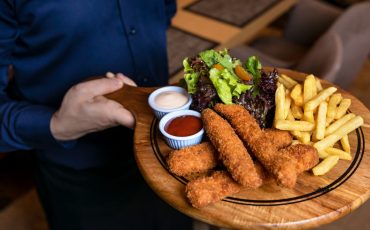 Perbedaan Dine In Dan Take Away